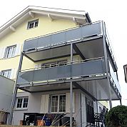 Glasfüllung A+G Metallbau Balkonsysteme Balkonerweiterungen Balkonspezialisten