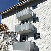 Glasfüllung A+G Metallbau Balkonsysteme Balkonerweiterungen Balkonspezialisten