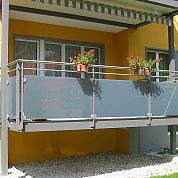 Glasfüllung A+G Metallbau Balkonsysteme Balkonerweiterungen Balkonspezialisten