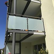 Glasfüllung A+G Metallbau Balkonsysteme Balkonerweiterungen Balkonspezialisten